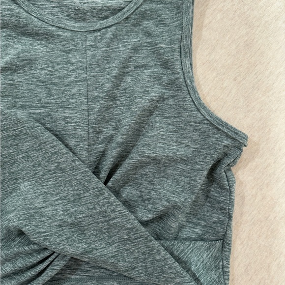 Crop top with twist - Picture 4 of 5